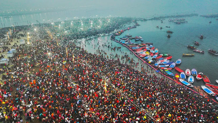 नासाका अन्तरिक्ष यात्रीले आइएसएसबाट २०२५ को महा कुम्भ मेलाका भव्य तस्विरहरू साझा गरे