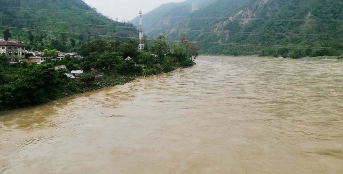 कर्णालीको कटानले बस्ती उच्च जोखिममा