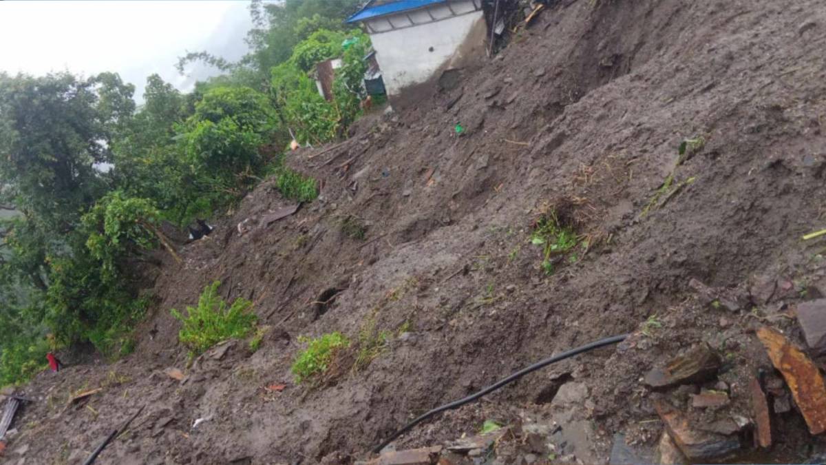 पहिरोमा पुरिँदा एकै परिवारका ३ जनाको मृत्यु