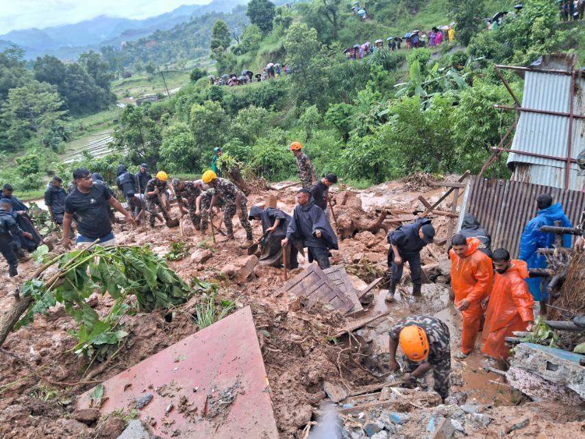 गोरखा पहिरो  घाइतेलाई उपचार गर्न काठमाडौँ लगियो 