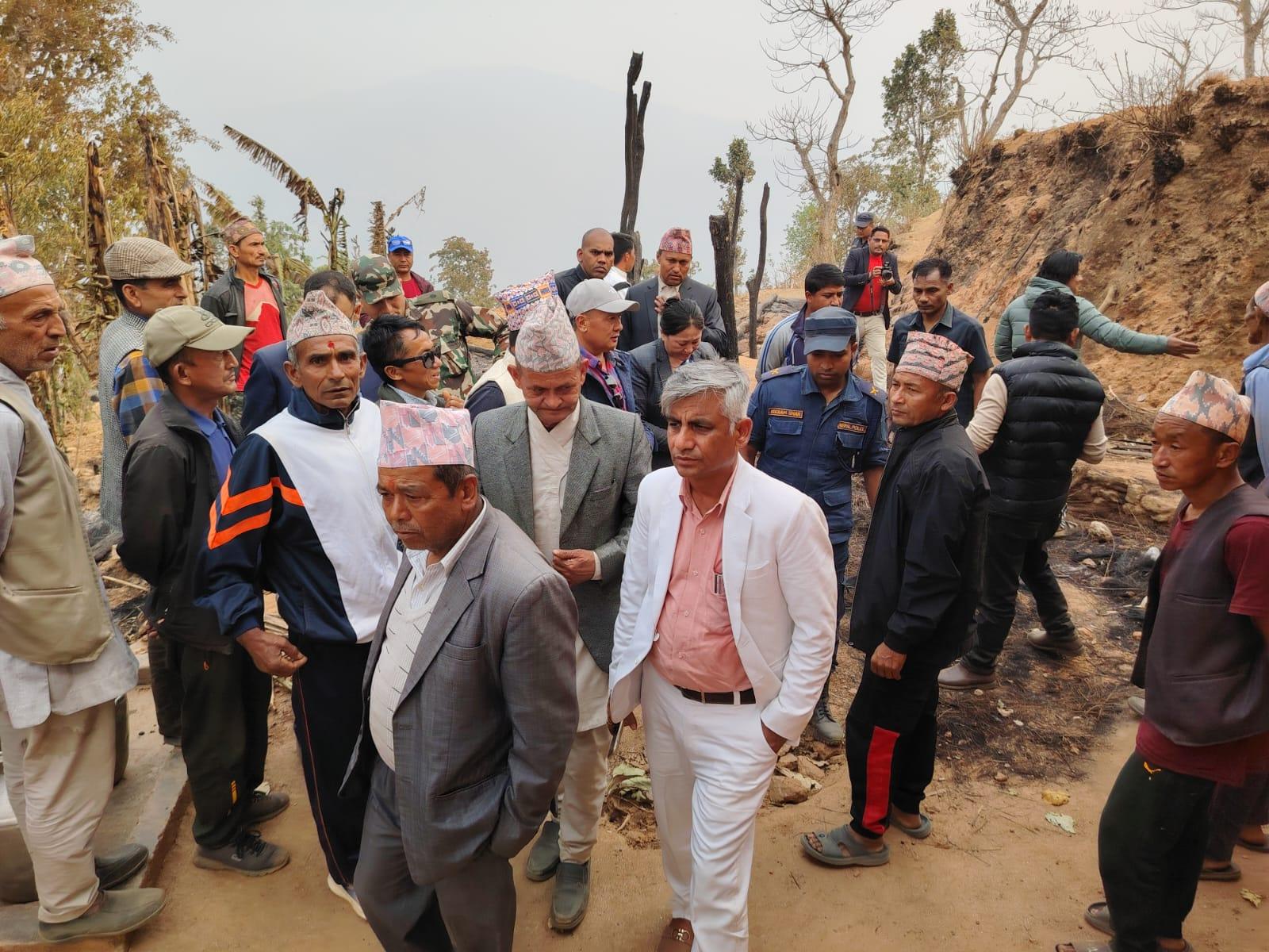 हतुवागढीका अग्निपीडितलाई प्रदेश सरकारबाट आर्थिक सहयोग प्रदान