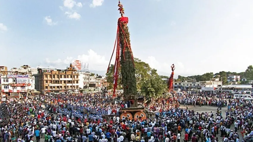 रातो मच्छिन्द्रनाथः ललितपुरको जावलाखेलमा भक्तजनको घुइँचो