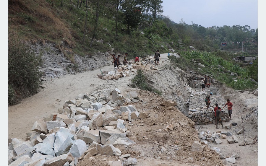 बेनी-पाखापानी सडक स्तरोन्नति सुरु