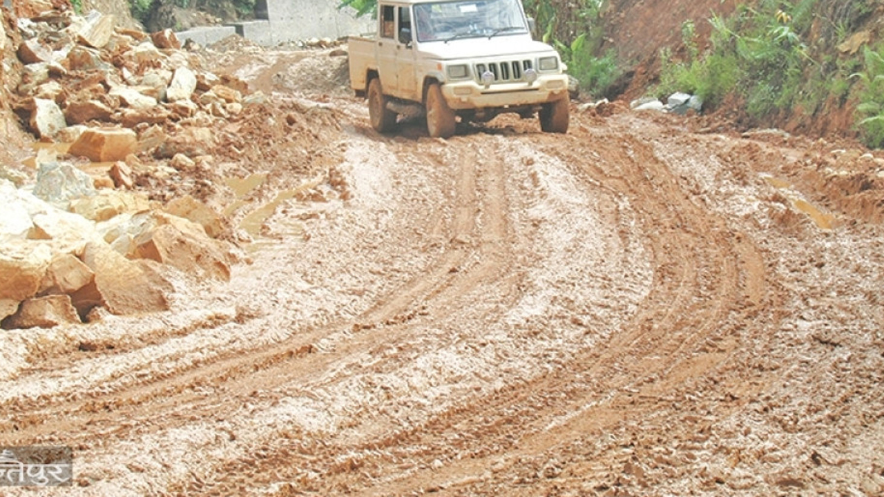 ट्रयाक खुलेको ३३ वर्षमा पनि पूरा भएन भानुमार्ग