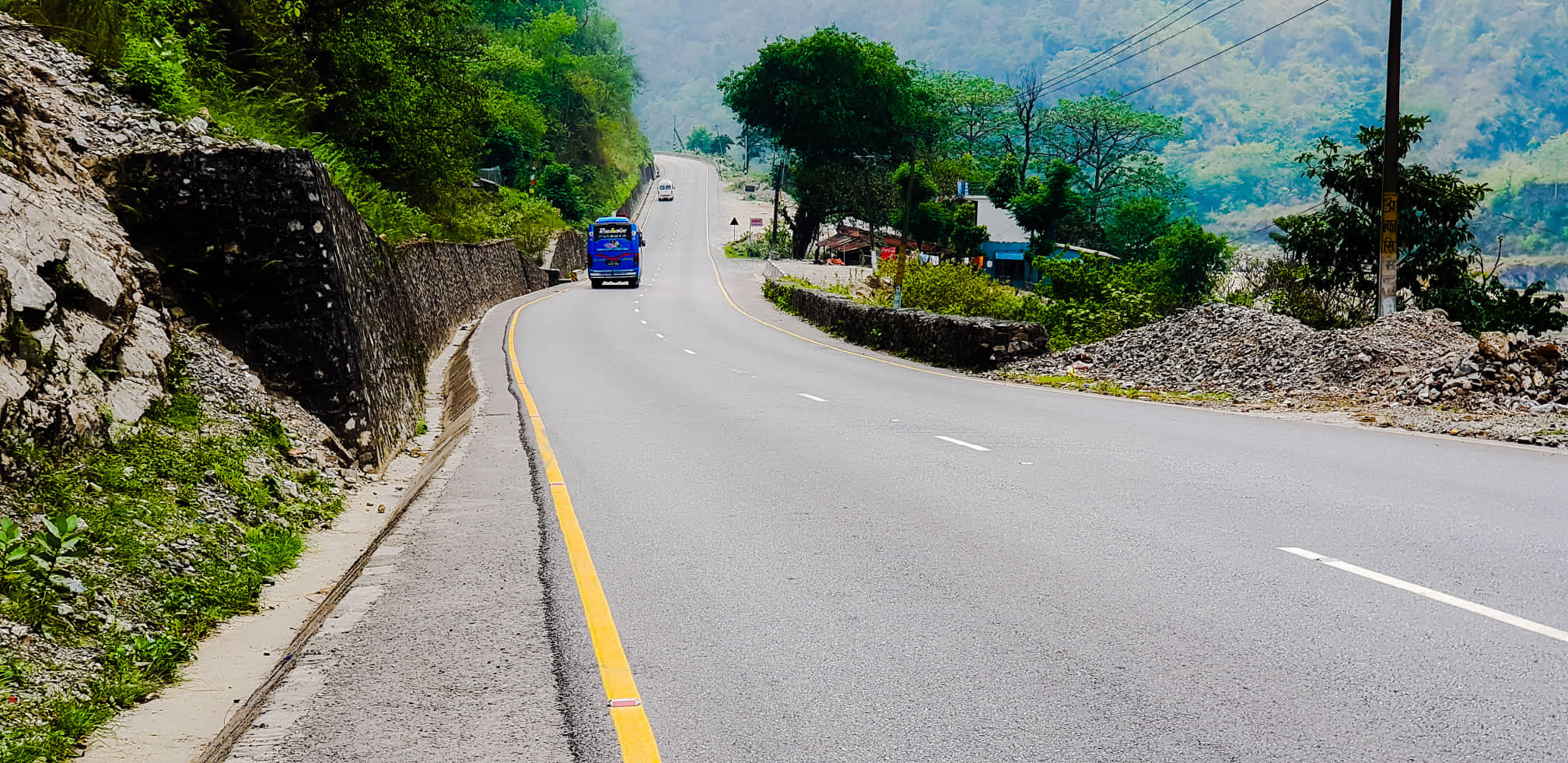 पश्चिम दाङको माथिल्लो सडक स्तरोन्नति हुँदै