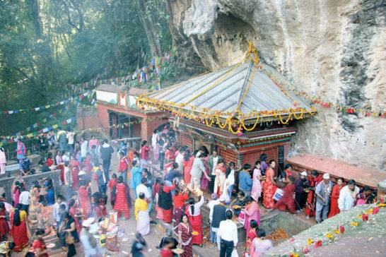 काठमाडौँको उत्तरी भेगस्थित शेषनारायणमा दर्शनार्थीको घुइँचो