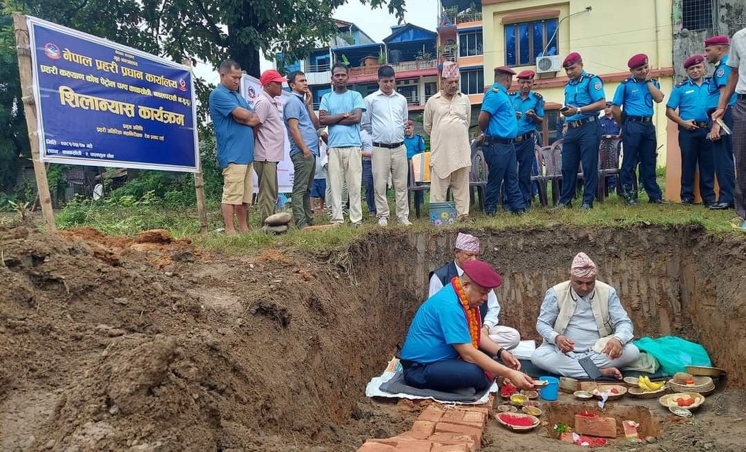 अत्याधुनिक पेट्रोल पम्प बनाउँदै प्रहरी