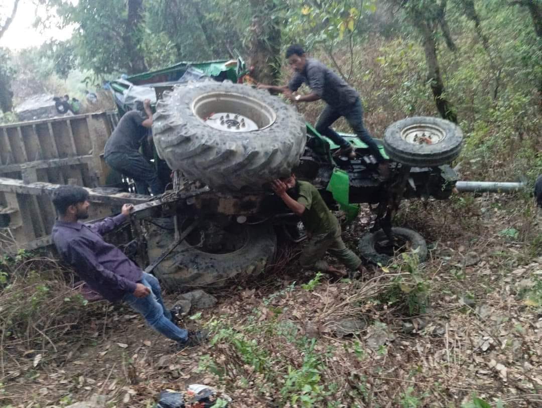 दैलेखमा ट्रयाक्टर दुर्घटनामा ज्यान गुमाउनेको संख्या तीन पुग्यो