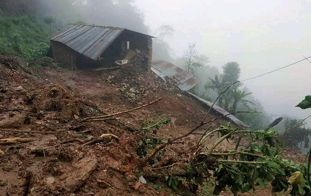 पहिरोको जोखिममा रहेका परिवारलाई जग्गा