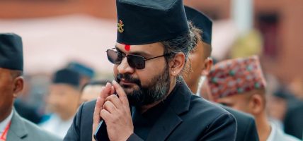 झापा ५ : ओलीलाई करिब ५० हजार मतले पछि पार्दै बालेन विजयी