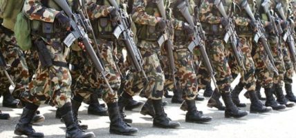 निर्वाचन सुरक्षा : प्रहरीले सेनासँग २८ सय हतियार सापटी लिने निर्वाचन सुरक्षा : प्रहरीले सेनासँग २८ सय हतियार सापटी लिने