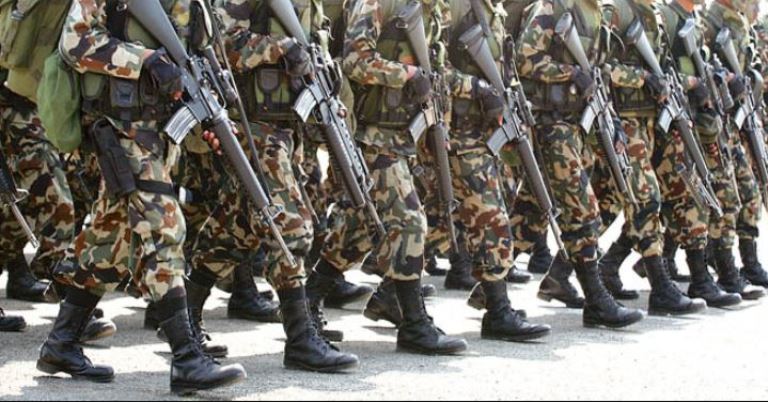 निर्वाचन सुरक्षा : प्रहरीले सेनासँग २८ सय हतियार सापटी लिने निर्वाचन सुरक्षा : प्रहरीले सेनासँग २८ सय हतियार सापटी लिने