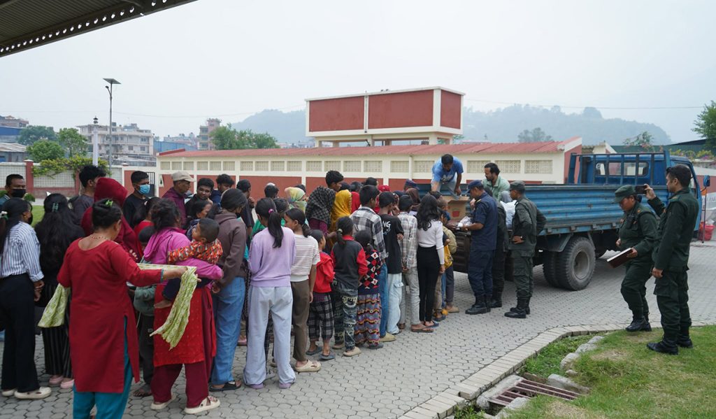 होल्डिङ सेन्टरमा सुकुमवासीको विचल्ली, पाएनन् पेटभरि खान