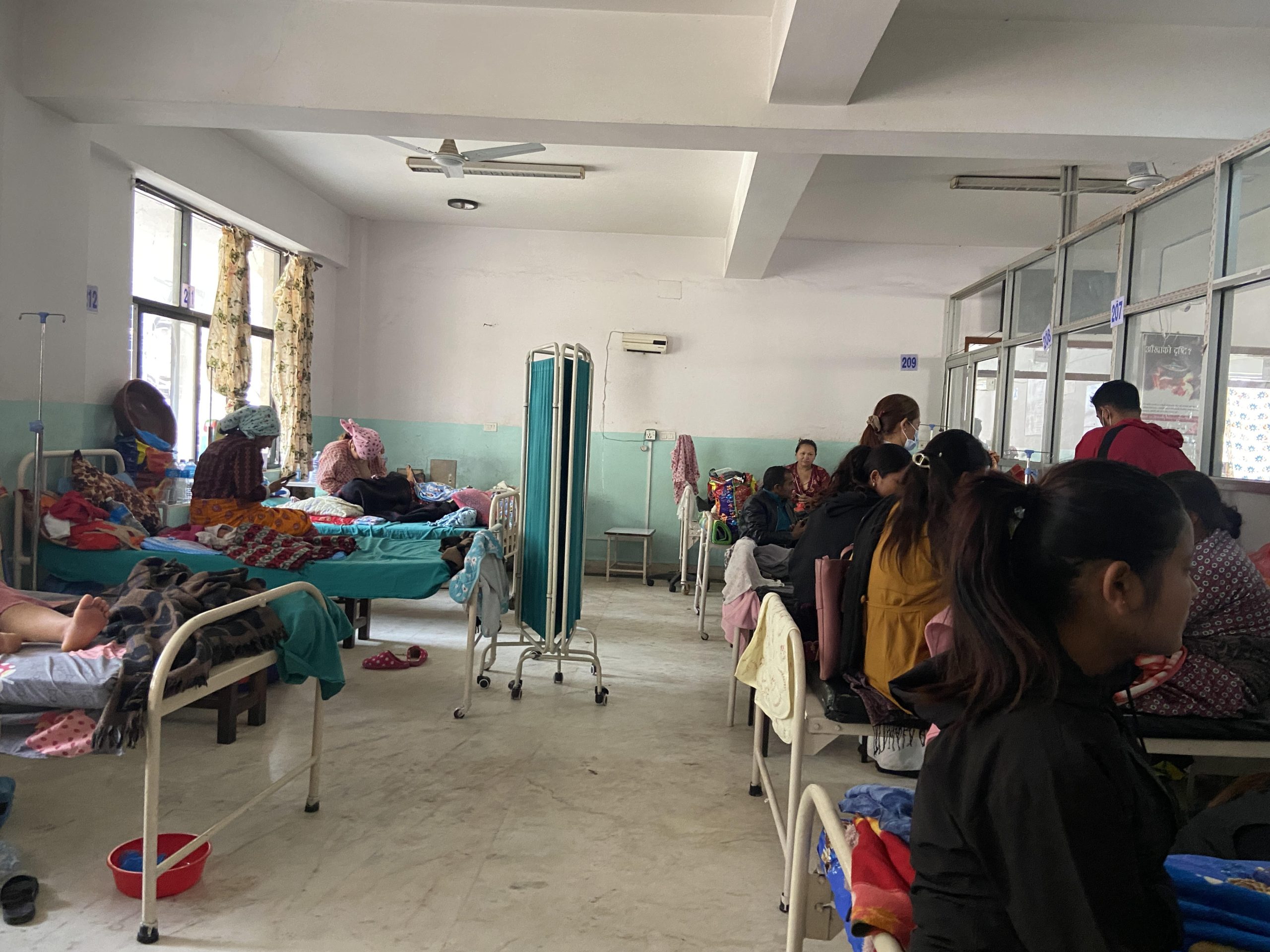 गर्भवती र सुत्केरीलाई घरदेखि अस्पतालसम्मै हिंसा