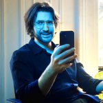 मोबाइलको निलो प्रकाशले निद्रा बिगार्छ ?