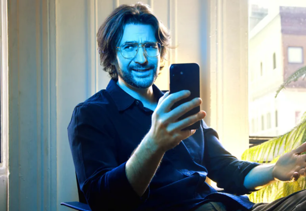 मोबाइलको निलो प्रकाशले निद्रा बिगार्छ ? मोबाइलको निलो प्रकाशले निद्रा बिगार्छ ?