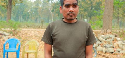 दृष्टिविहीन भए पनि हजारौँ विद्यार्थीको भविष्य उज्यालो बनाउँदै बिकटलाल