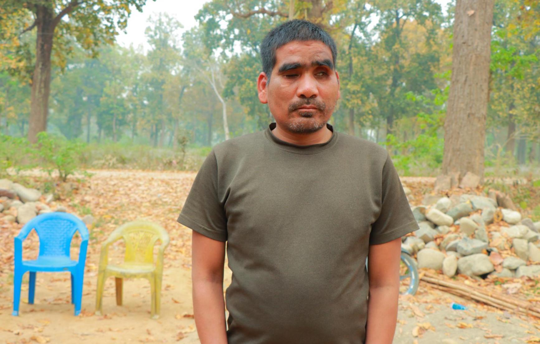 दृष्टिविहीन भए पनि हजारौँ विद्यार्थीको भविष्य उज्यालो बनाउँदै बिकटलाल