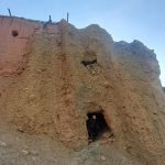 राताम्मे पहाडको काखमा लुकेको सम्पदा: छुसाङको गुफाभित्र ‘मिन्ची ल्हवङ’ गुम्बा