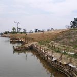 कन्द्रा नदीसँगको संघर्षमा झलझलिया: जैविक तटबन्धले फर्कायो बस्तीको भरोसा कन्द्रा नदीसँगको संघर्षमा झलझलिया: जैविक तटबन्धले फर्कायो बस्तीको भरोसा