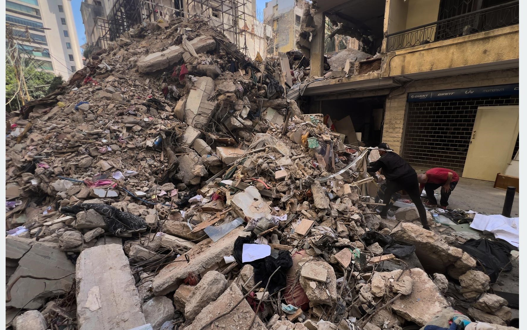 नाजुक युद्धविरामबीच अनिश्चित शान्ति प्रयास