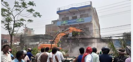 वीरगन्जमा अतिक्रमित संरचना भत्काउन सुरु