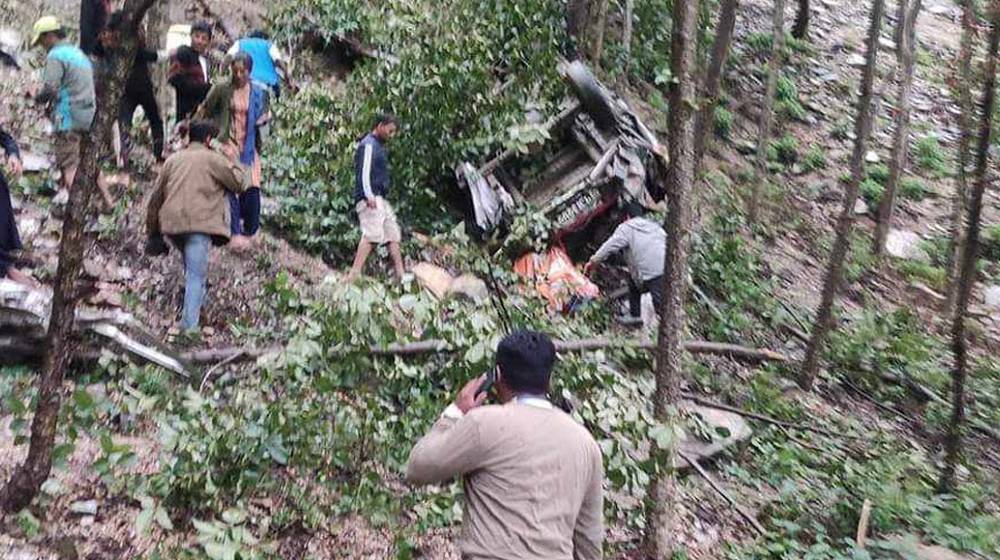 रोल्पाको जलजलामा जिप दुर्घटना, २० जनाको मृत्यु