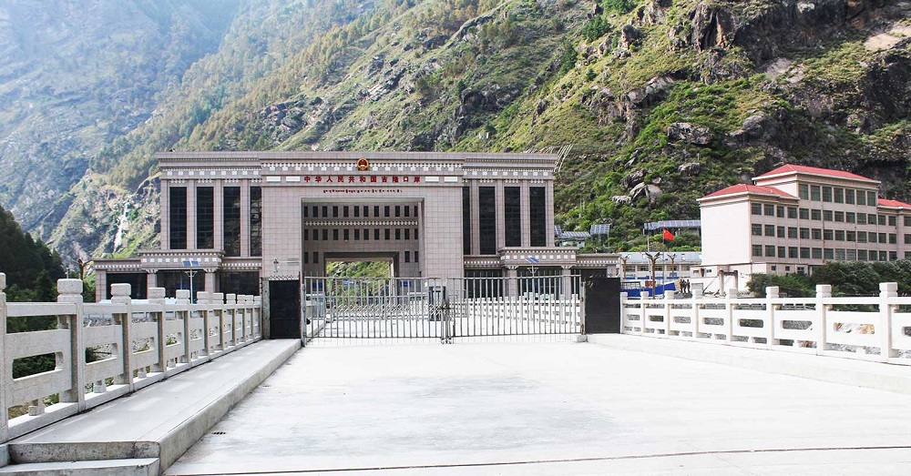 बेलायत, रुस र भारतीय पर्यटक रसुवागढी हुँदै मानसरोवरतर्फ