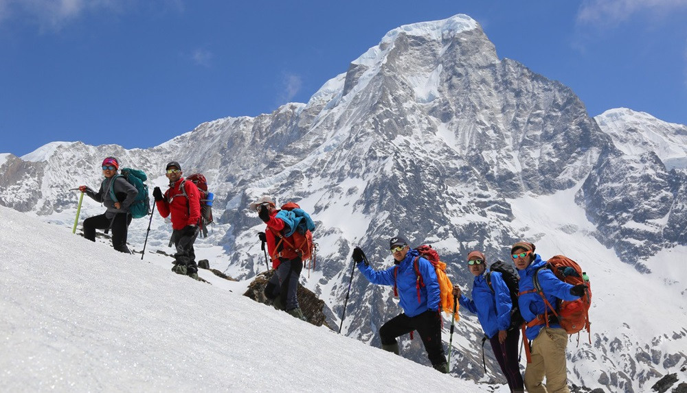 सगरमाथा आरोहण अनुमतिमा बन्यो रेकर्ड